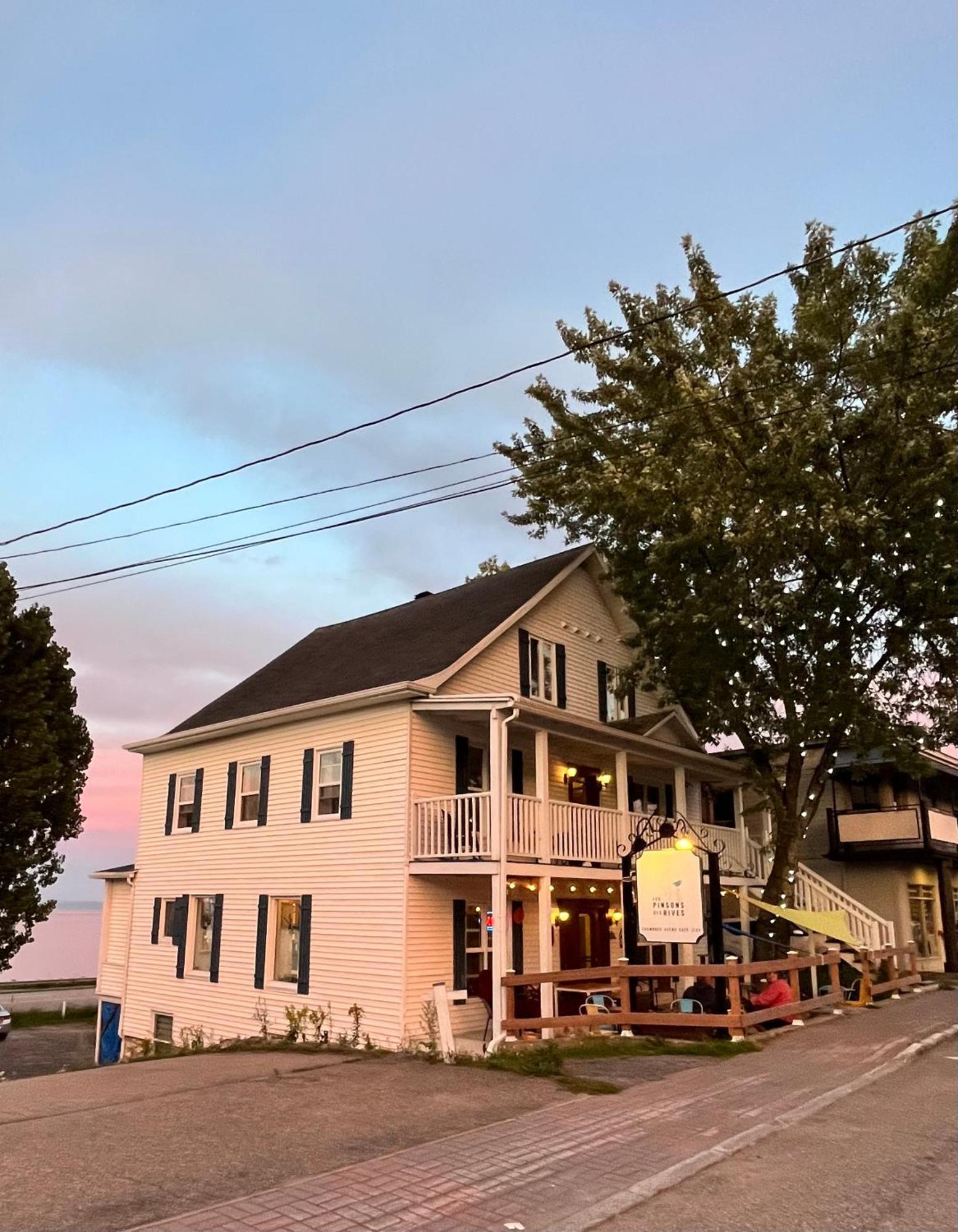 Bed and Breakfast Les Pinsons Des Rives La Malbaie Exterior foto