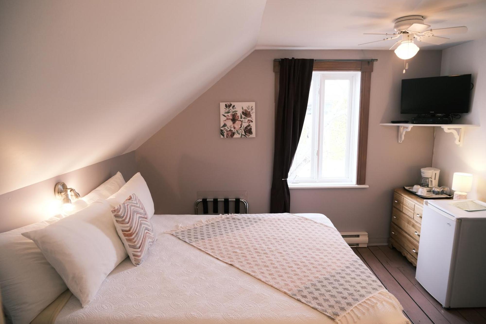 Bed and Breakfast Les Pinsons Des Rives La Malbaie Habitación foto