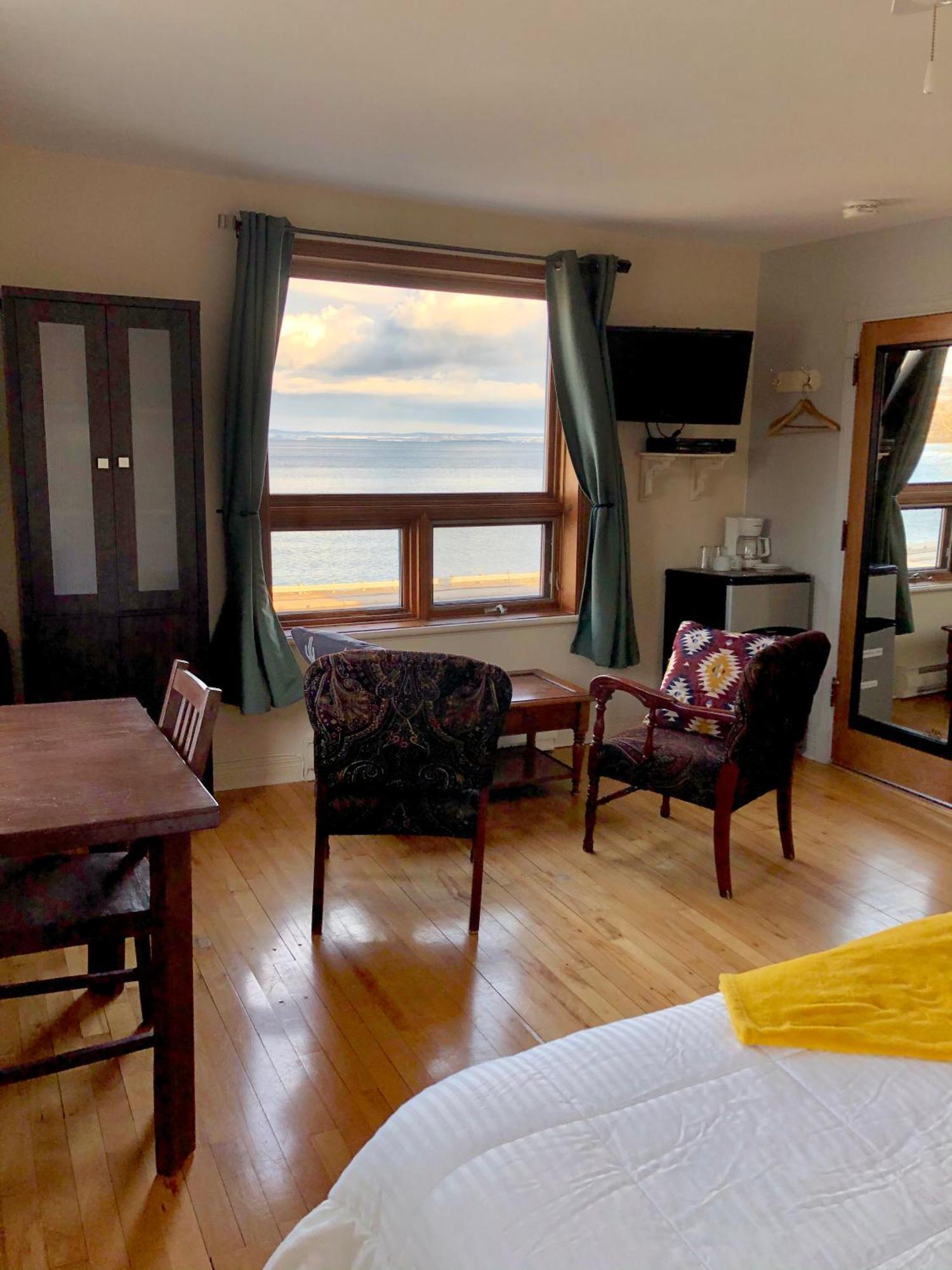 Bed and Breakfast Les Pinsons Des Rives La Malbaie Habitación foto