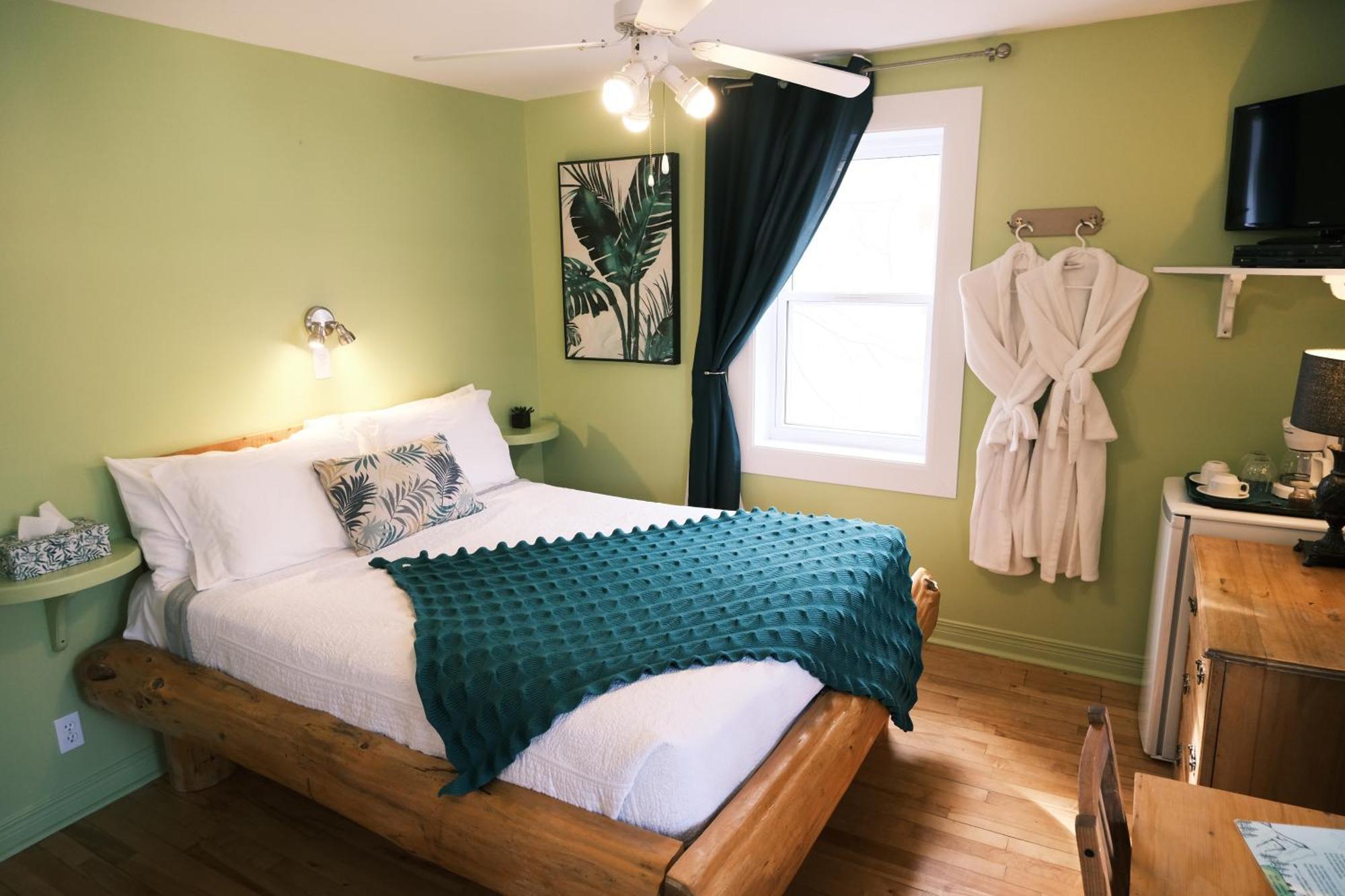 Bed and Breakfast Les Pinsons Des Rives La Malbaie Exterior foto